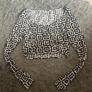 White and black PacSun cropped long sleeve tee, size M